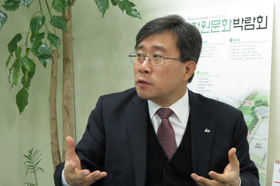 사업소의 조직과 업무에 대해 설명하고 있는 박흥수 소장